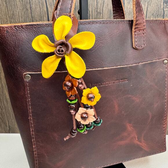 Daisy Flower Leather Bag Charm Genuine Leather Purse Crossbody Keychain NEW - Picture 6 of 8